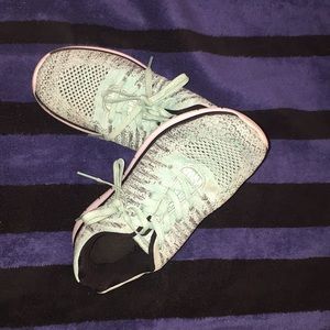 Mint green good shaped champions day running shoes